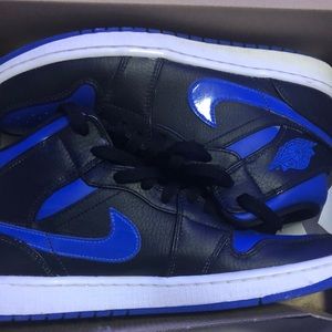 Air Jordan 1 Mid Hyper Royal
